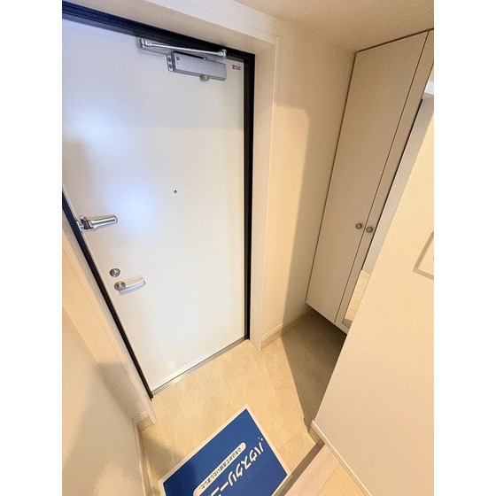 玄関　同棟別部屋写真