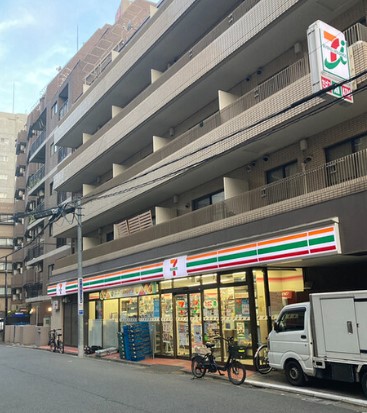 コンビニ　セブンイレブン港区麻布十番3丁目店（コンビニ）まで293m