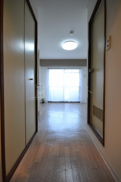 玄関　※同マンション別間取り参考写真