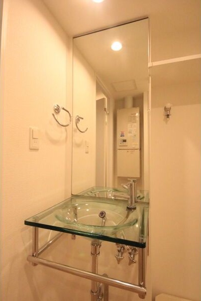 洗面設備　※写真は同じマンションの違う部屋のものになります。