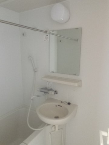 洗面設備　※反転タイプのお部屋の写真を使用しています。