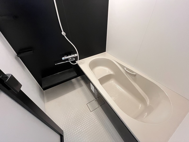 バス・シャワールーム　※写真は別室のものです。実際の部屋とは一部異なる場合がありま