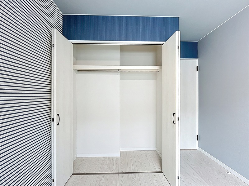 収納　※写真は別室のものです。実際の部屋とは一部異なる場合がありま