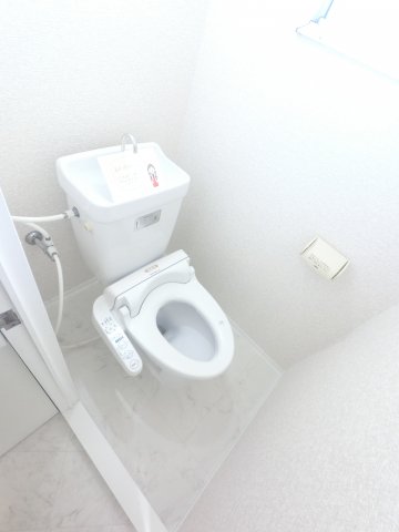 トイレ　温水洗浄便座が付きます☆