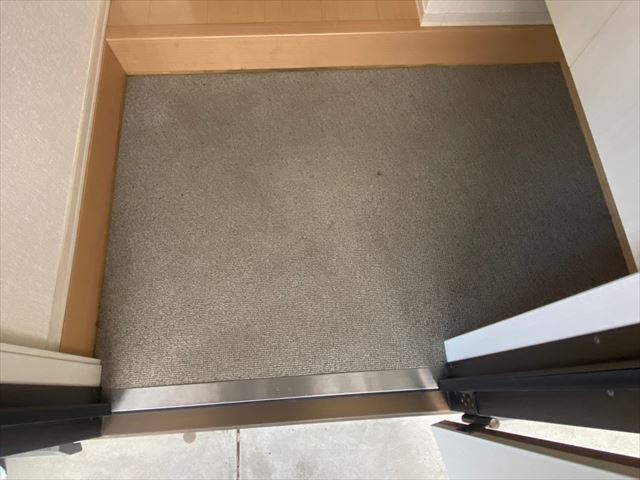 玄関　ロコ 光