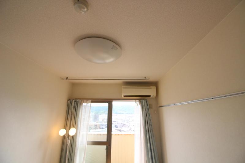 その他設備　エアコンと照明付き
