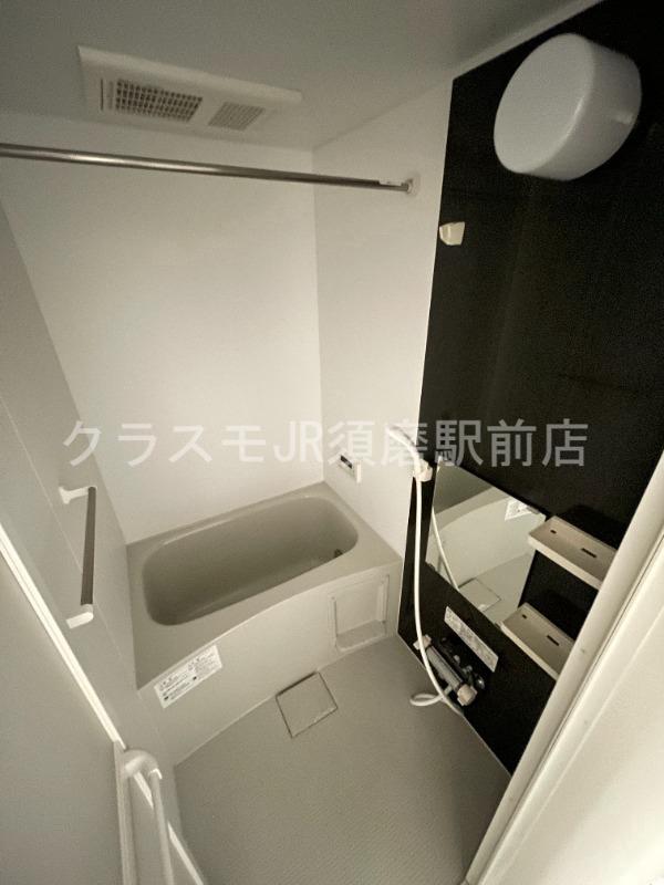 バス・シャワールーム　一日の疲れを洗い流す大切な空間。ゆったりくつろいでください。