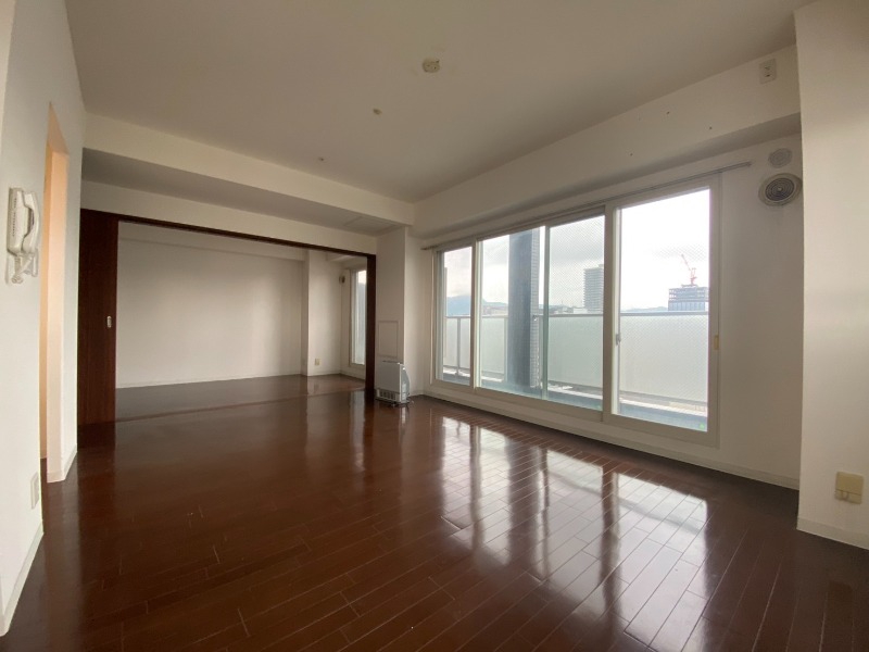 居室・リビング　広くてキレイなお部屋が広がっていて、充実した生活が送れそう。