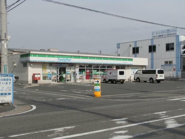 コンビニ　ファミリーマートさいたま西堀三丁目店（コンビニ）まで186m