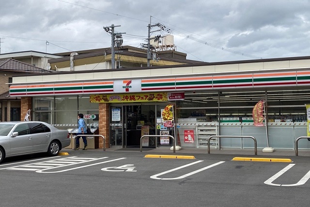 コンビニ　セブンイレブン堅下駅東店（コンビニ）まで281m
