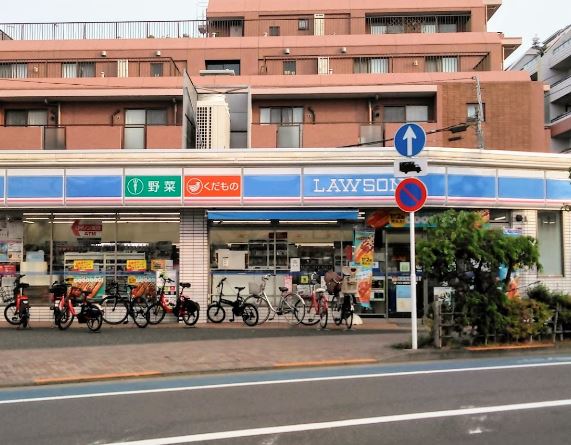 コンビニ　ローソン 大井三丁目（コンビニ）まで620m