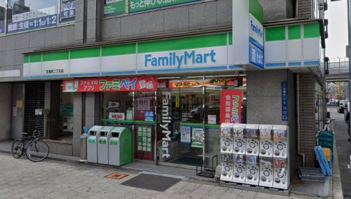 コンビニ　ファミリーマート 瓦屋町二丁目店（コンビニ）まで874m