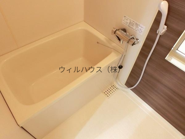 バス・シャワールーム　キレイにリフォームされています！