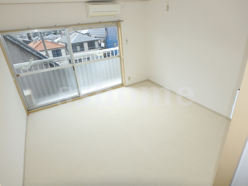居室・リビング　広々としてきれいなお部屋です
