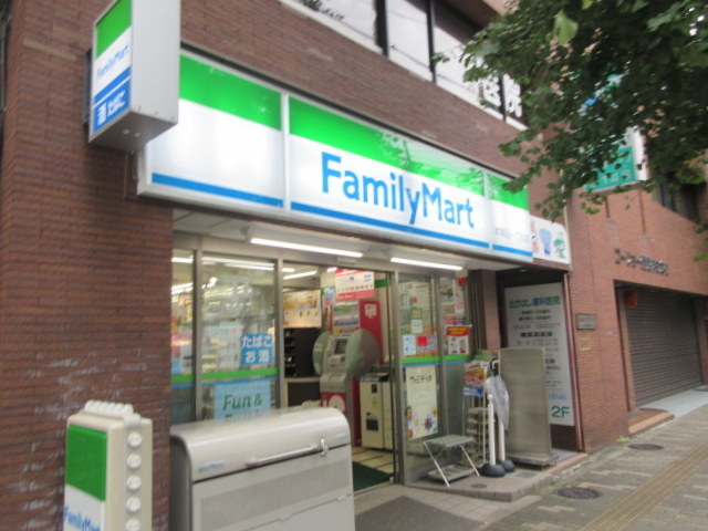 コンビニ　ファミリーマート本駒込一丁目店（コンビニ）まで481m