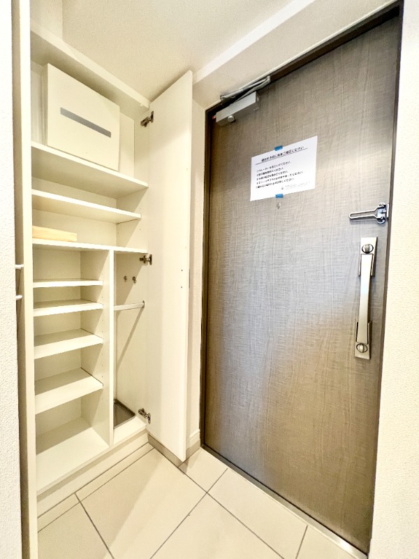玄関　（別タイプ参考写真）ルフレ赤羽サウス　北区神谷1