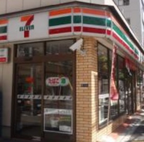 コンビニ　セブンイレブン（コンビニ）まで370m