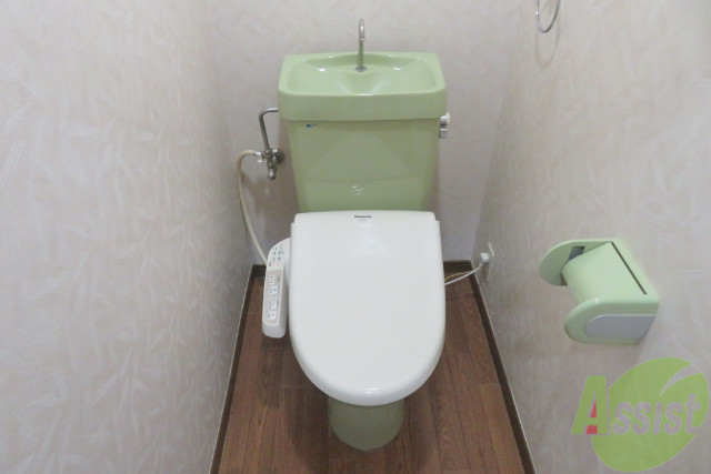 トイレ　トイレには、温水洗浄便座機能が付いています。