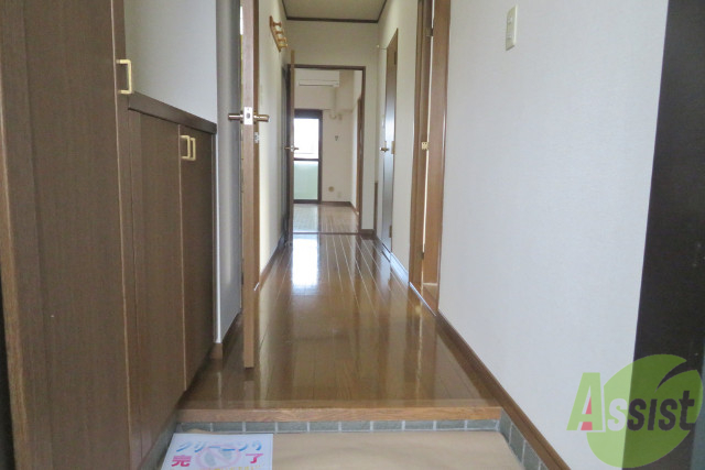 玄関　玄関からみると開放感が有りますね。