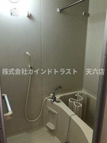 バス・シャワールーム　コンパクトで使いやすいお風呂です