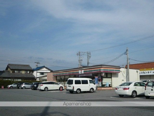コンビニ　セブンイレブン中川町４丁目店（コンビニ）まで306m
