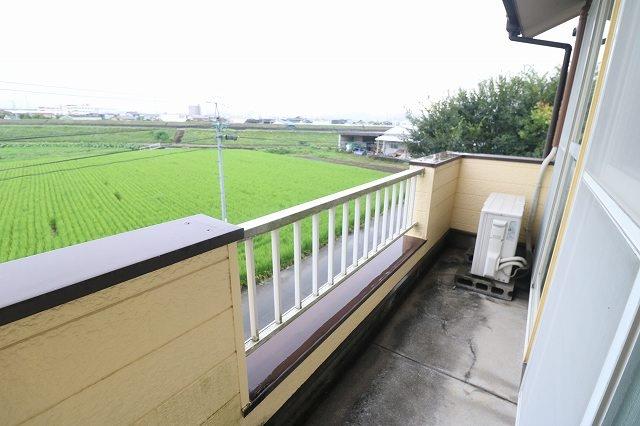 バルコニー　日当たり良好で落ち着きのある風景です
