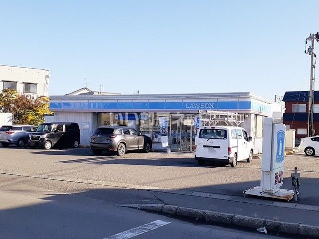 コンビニ　ローソン 青森里見店（コンビニ）まで86m