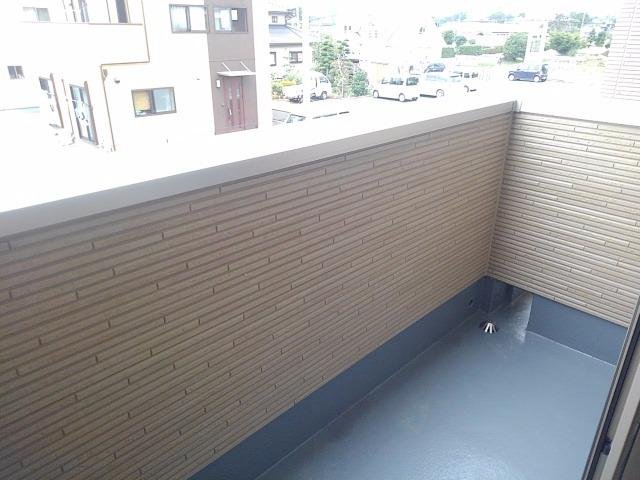 バルコニー　外からの目が気にならないバルコニーで洗濯物が干せます