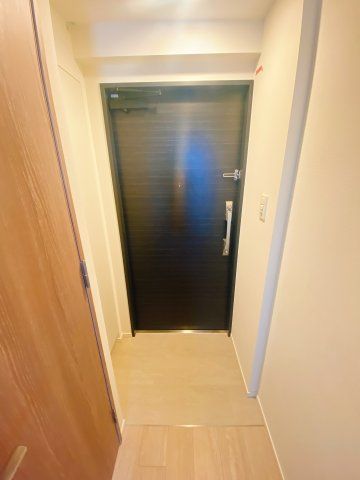 玄関　※別部屋の参考写真です。