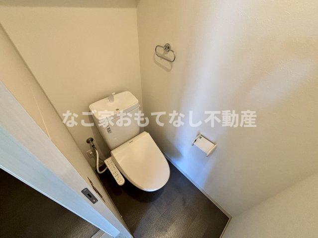 トイレ　※写真は別号室