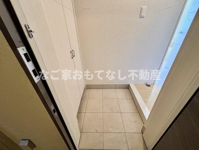 玄関　※写真は別号室