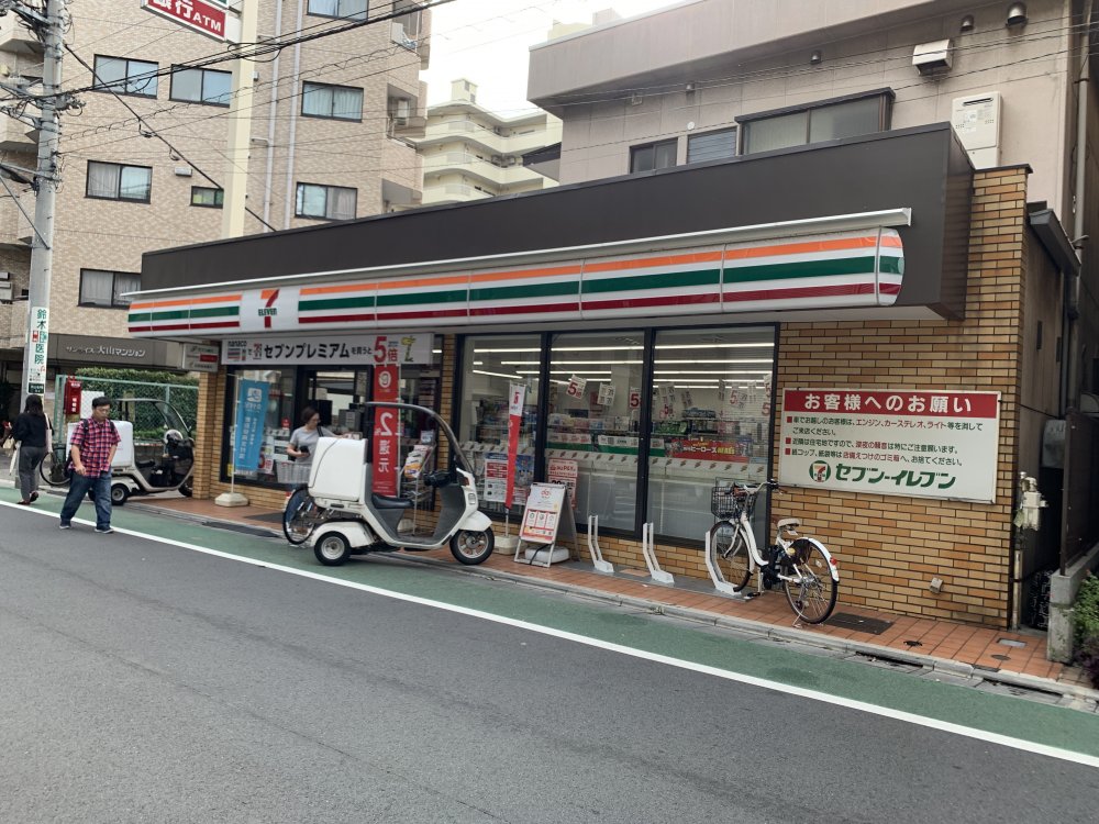 コンビニ　コンビニ（コンビニ）まで464m