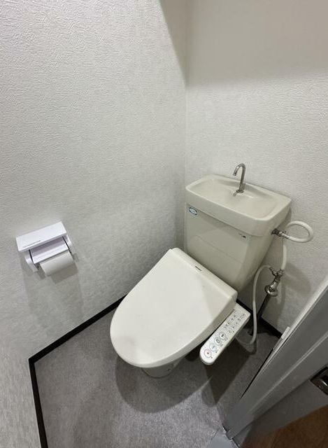 トイレ　嬉しい温水洗浄便座♪