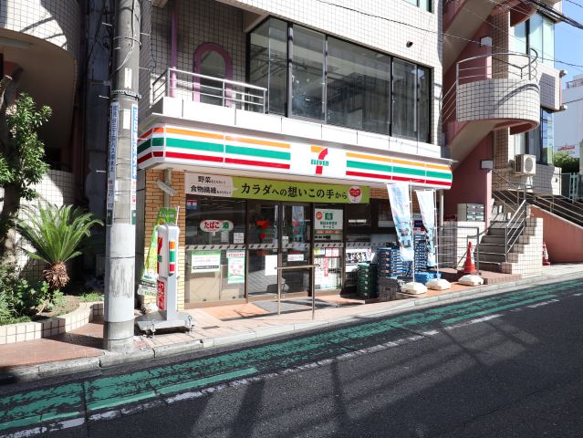 コンビニ　セブンイレブン（コンビニ）まで240m