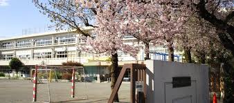 小学校　調布市立富士見台小学校（小学校）まで676m