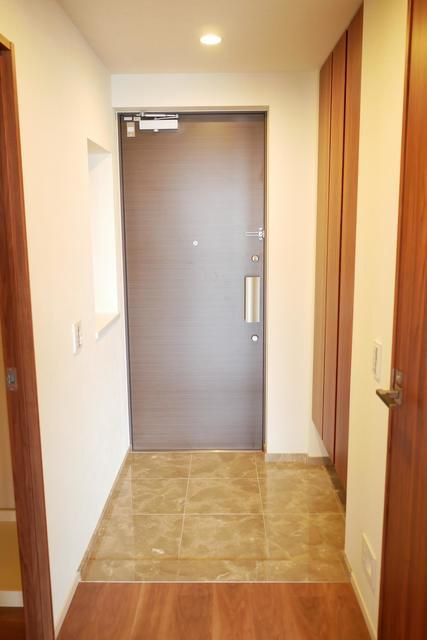 玄関　写真は同タイプ住居です