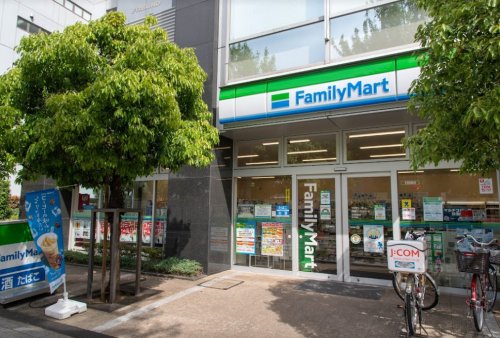 コンビニ　ファミリーマート 新宿アイタウン店（コンビニ）まで148m