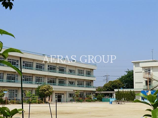 小学校　三郷市立戸ケ崎小学校（小学校）まで402m