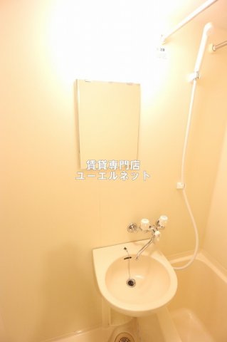 洗面設備　身支度に便利な浴室内ミニ洗面付き