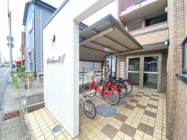 その他共有部分　同じ建物の別のお部屋の写真です（間取り左右反転場合有）