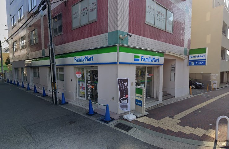 コンビニ　ファミリーマート JR灘駅前店（コンビニ）まで310m