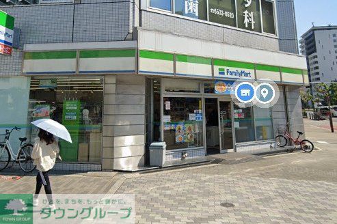 コンビニ　ファミリーマート南堀江三丁目店（コンビニ）まで130m