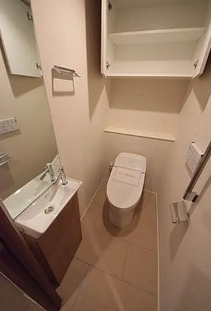 トイレ　※同タイプ部屋の参考写真です