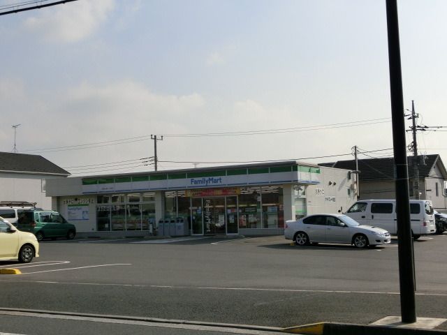 コンビニ　ファミリーマート（コンビニ）まで720m