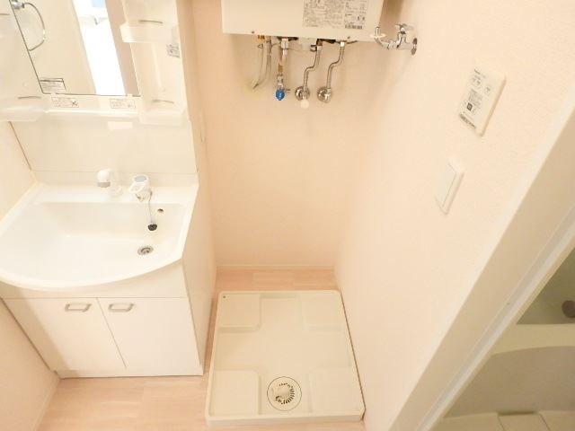 その他部屋・スペース　防水バン付きの洗濯機置場です。