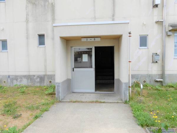 エントランス　落ち着いたエントランスです