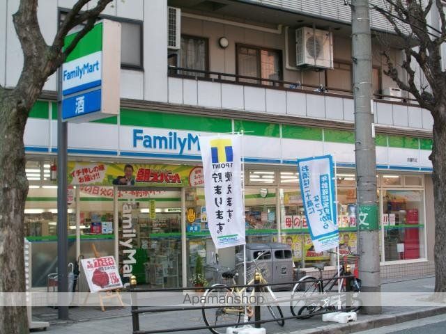 コンビニ　ファミリーマート 釣鐘町店（コンビニ）まで111m