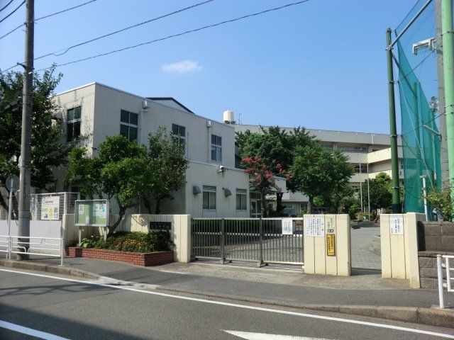 中学校　横浜市立鶴見中学校（中学校）まで719m