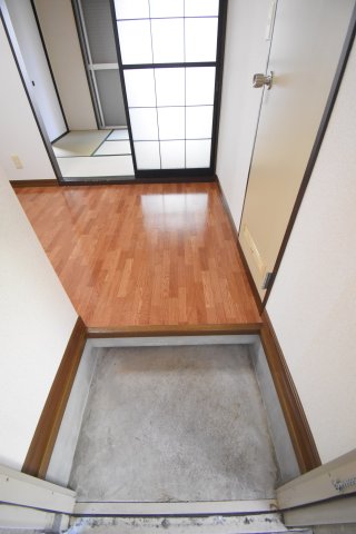 相鉄本線 瀬谷駅 徒歩10分 2階建 築37年の玄関写真