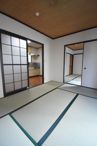 相鉄本線 瀬谷駅 徒歩10分 2階建 築37年の居間写真